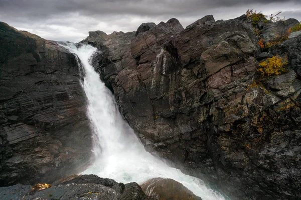 Mighty Scenic Waterfall Dramatic Sky Stuor Muorkke Waterfall Stora Sjofallet — Fotografia de Stock