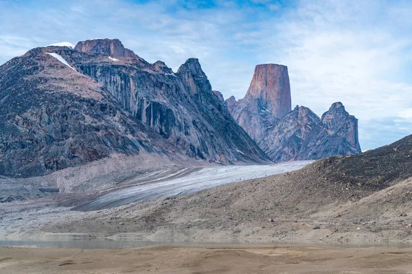 Rocha Granítica Icônica Torres Asgard Acima Glaciar Turner Remoto Vale — Fotografia de Stock