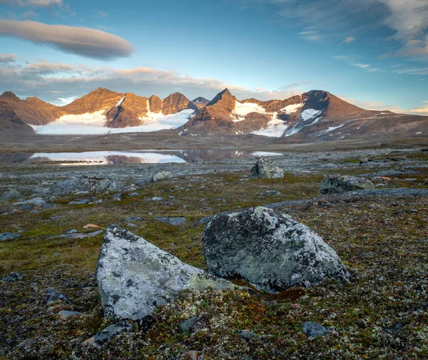 Montanhas Rochosas Com Geleiras Última Luz Dia Remoto Deserto Ártico — Fotografia de Stock