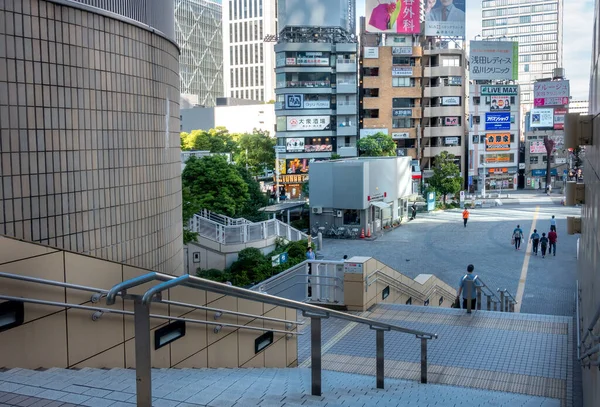 東京都 9月14日2022年 東京品川エリアの通りや建物につながる階段 — ストック写真