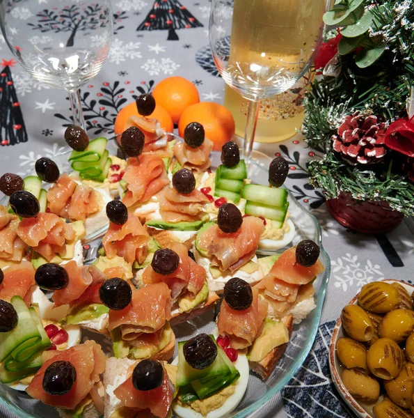 New Years Table Champagne Trout Olives High Quality Photo — Stock Photo, Image