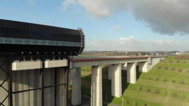 Vue aérienne de l'ascenseur Stepy-Thieu. Ascenseur de bateau en Belgique. — Video