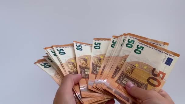 4k Γυναικεία χέρια που κρατούν χαρτονομίσματα των 50 ευρώ . — Αρχείο Βίντεο