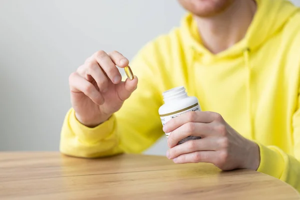 Adam hap alıyor. Sağlık ve Tıp Konsepti