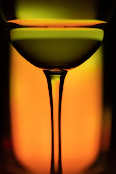 Cocktail drink on a colourful background. Selective focus. — Stock Photo, Image