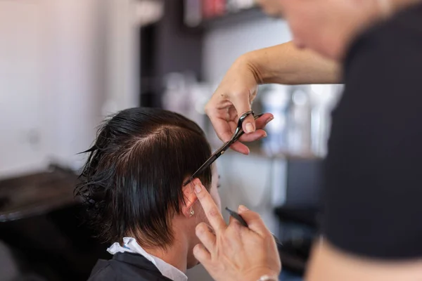 Cutting Hair Hairdresser Treat Hair Beauty Salon Closeup Selective Focus — Stock Photo, Image