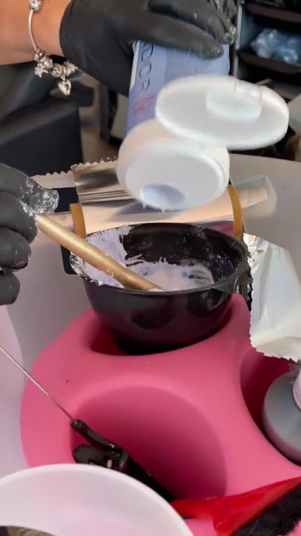 Womans Hand Mixing Hair Dye Colouring Hair Colouring Set Hair — Stockvideo