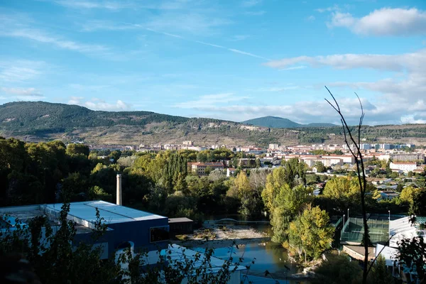 Krajobraz Północnego Pampeluny Hiszpanii Jest Rzeka Stara Fabryka Drzewa — Zdjęcie stockowe