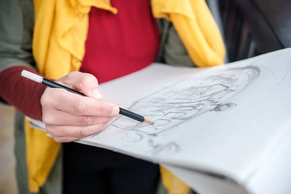 Close Woman Hand Making Drawing Sketchbook She Holding Pencil See — Fotografia de Stock