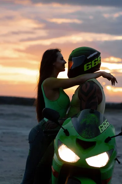 Side View Couple Love Tenderly Hugging Motorcycle Parked Sandy Seashore — Stock Photo, Image