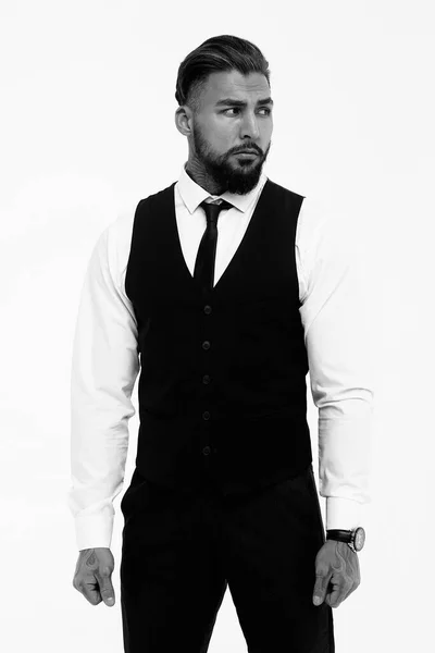 Homem Hispânico Barbudo Colete Escuro Camisa Branca Com Gravata Olhando — Fotografia de Stock