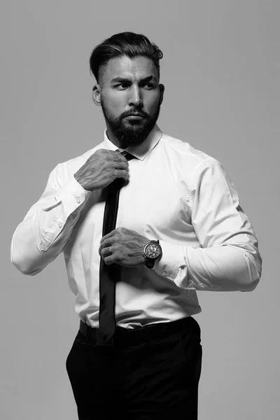 Confident Hispanic Bearded Man Tattooed Hands White Shirt Black Trousers — Stock Photo, Image