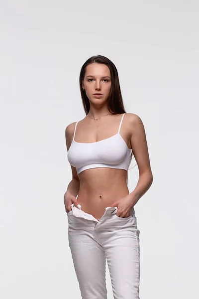 Modelo Femenino Joven Seguro Mismo Con Pelo Largo Oscuro Sujetador —  Fotos de Stock