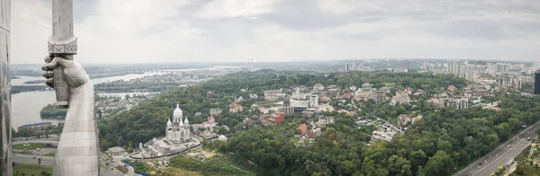 Anavatan Anıtı Ukrayna 'dan Kiev şehrine panoramik manzara — Stok fotoğraf