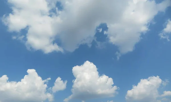 Lindas Nuvens Fofas Fundo Céu Azul — Fotografia de Stock