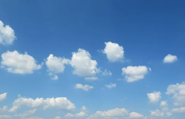 Lindas Nuvens Fofas Fundo Céu Azul — Fotografia de Stock