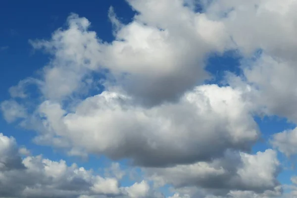 Schöne Kumulus Flauschige Wolken Blauem Himmel Hintergrund — Stockfoto