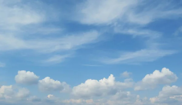 Lindas Nuvens Fofas Fundo Céu Azul — Fotografia de Stock