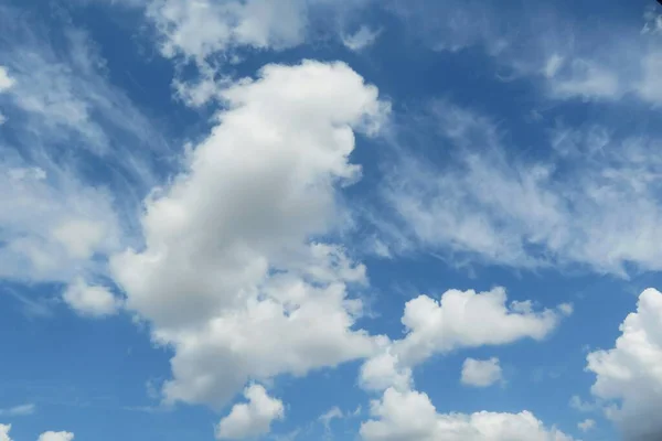 Beautiful White Fluffy Clouds Blue Sky Background Natural View — 图库照片