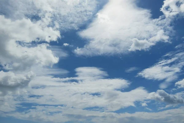 Schöne Wolken Blick Den Blauen Himmel — Stockfoto