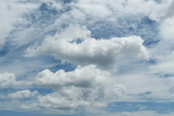 Прекрасний Вид Хмари Блакитному Небі — стокове фото