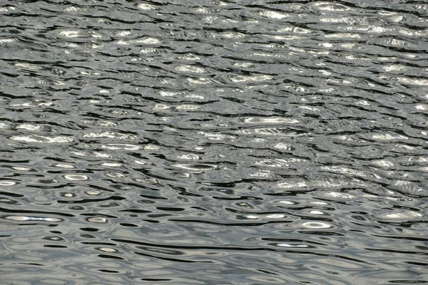 Сіра Поверхня Води Відблиском Сонця Природний Фон — стокове фото