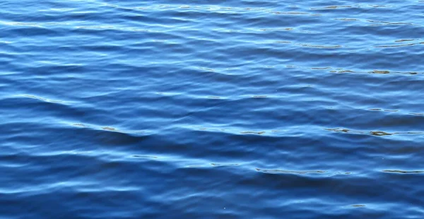 Vista Panoramica Acqua Azzurra Increspature Superficie Sfondo Naturale — Foto Stock