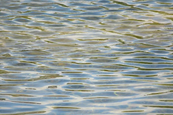 Açık Mavi Dokusu Güneş Işığı Dalgalanmalarla Birlikte Yüzey — Stok fotoğraf