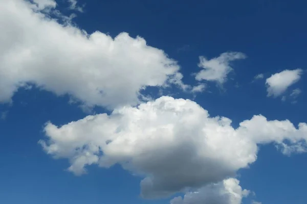 Lindos Grandes Formas Fofas Nuvens Céu Azul — Fotografia de Stock