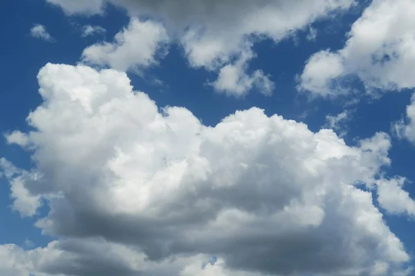 Lindas Nuvens Fofas Céu Azul Fundo Natural — Fotografia de Stock