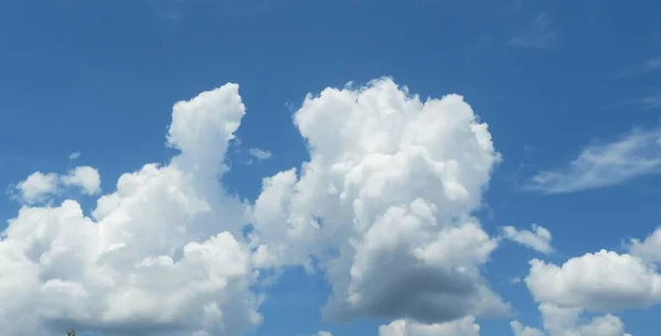 Nuvens Bonitas Céu Azul Fundo Natural — Fotografia de Stock