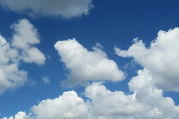 Beautiful Heart Shape Cloud Blue Sky Natural Background — 图库照片