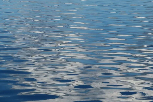 Acqua Del Fiume Liscia Con Modelli Come Sfondo — Foto Stock