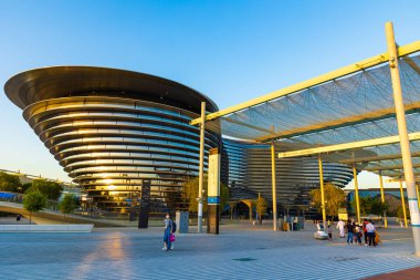 Dubai, Birleşik Arap Emirlikleri - 13 Ekim 2021: The Mobility Pavilion or Alif Pavilion at the Expo 2020 Dubai BAE