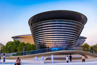 Dubai, Birleşik Arap Emirlikleri - 18 Ekim 2021: Mobilite Pavyonu veya Alif Pavyonu 'nun 2020 Dubai BAE Fuarındaki güzel manzarası