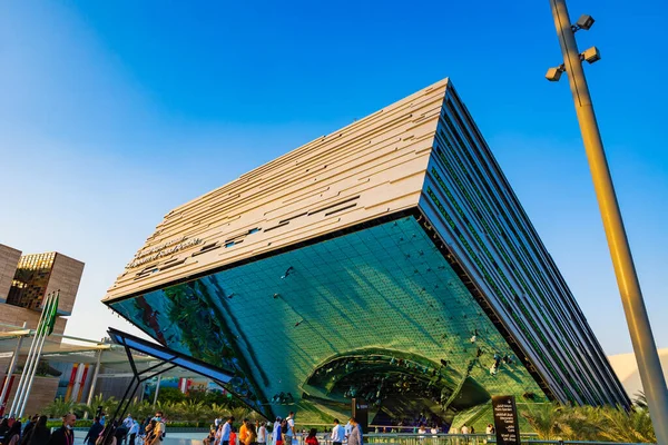 Dubai, Birleşik Arap Emirlikleri - 18 Ekim 2021: Güzel Suudi Arabistan Krallığı veya KSA pavyonu 2020 Dubai İHA Fuarında