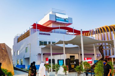 Dubai, Birleşik Arap Emirlikleri - 26 Ekim 2021: 2020 Dubai İHA Fuarındaki güzel Danimarka pavyonu