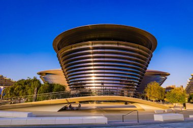 Dubai, Birleşik Arap Emirlikleri - 26 Ekim 2021: Mobilite Pavyonu veya Alif Pavyonu 'nun 2020 Dubai BAE Fuarındaki güzel manzarası