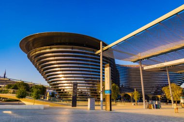 Dubai, Birleşik Arap Emirlikleri - 26 Ekim 2021: Mobilite Pavyonu veya Alif Pavyonu 'nun 2020 Dubai BAE Fuarındaki güzel manzarası