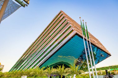 Dubai, Birleşik Arap Emirlikleri - 26 Ekim 2021: Güzel Suudi Arabistan Krallığı veya KSA pavyonu 2020 Dubai İHA Fuarında