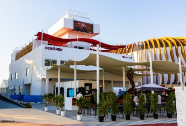 Dubai, Birleşik Arap Emirlikleri - 29 Kasım 2021: 2020 Dubai İHA Fuarındaki güzel Danimarka pavyonu