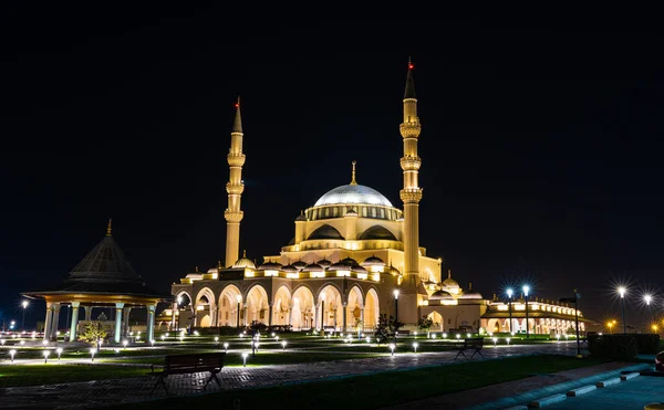 Sharjah Uae March 2022 Beautifully Lit Sharjah Grand Mosque Masjid — Stock Photo, Image