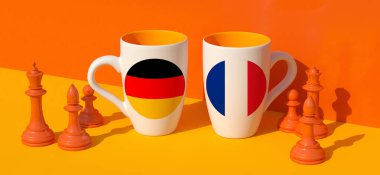 Ulusal bayrak, kahve fincanı, satranç ve diplomasi