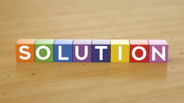 Çözüm, ahşap masa ve renkli küpler