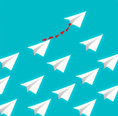 gökyüzünde uçan kağıt uçaklar