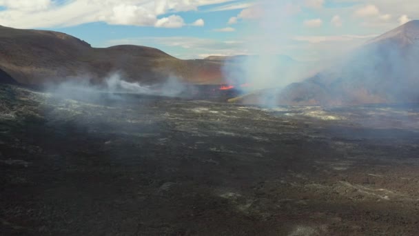 Vulkanická Ryba Fouká Islandu Kouř Láva Vychází Ústí Sopečné Erupce — Stock video