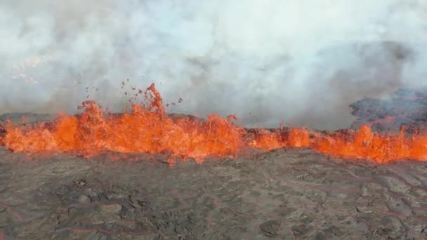 Вулканический Разрыв Исландии Дым Лава Исходящие Рта Извержения Вулкана — стоковое видео