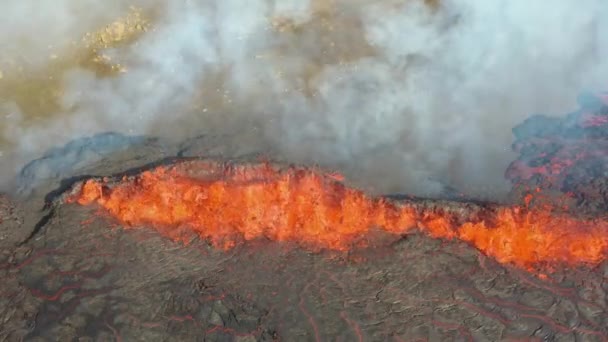 Vulkanische Vulkaanuitbarsting Ijsland Rook Lava Afkomstig Uit Mond Van Vulkaanuitbarsting — Stockvideo