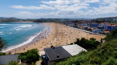Suances plajının manzarası, kuzey İspanya 'dan.