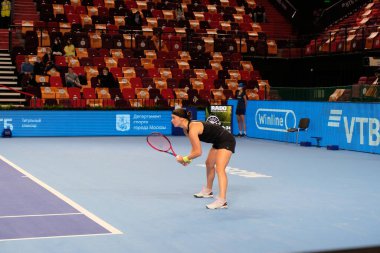 2021 VTB Kremlin Kupası - 3. gün. MOSCOW, RUSSIA - 18 Ekim 2021 'de Moskova' da oynanan VTB Kremlin Kupası 'nda Rus Daria Kasatkina' ya karşı oynanan Bayanlar Tekler ilk turunda Ukraynalı tenisçi Anhelina Kalinina.